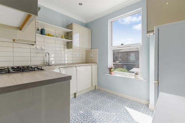 7A, Warren Road, Colliers Wood photo 3