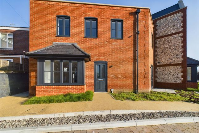 3-bed house on Plot 1 Knights Gate, Sompting, Lancing, £400,000