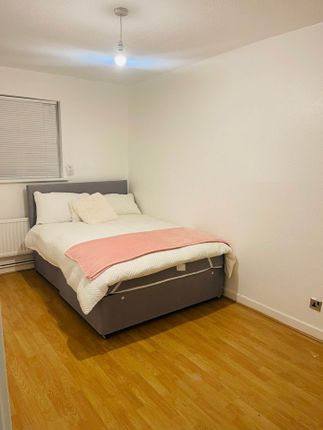 8, Cavalier Gardens, Hayes photo 4