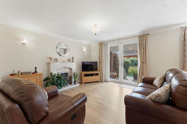 25., Cornfield Way, Burton Latimer photo 4