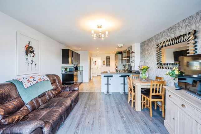 132, Westview Close, Peacehaven photo 4