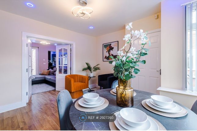 2 bed property for rent in Albert Gardens, Manchester M40