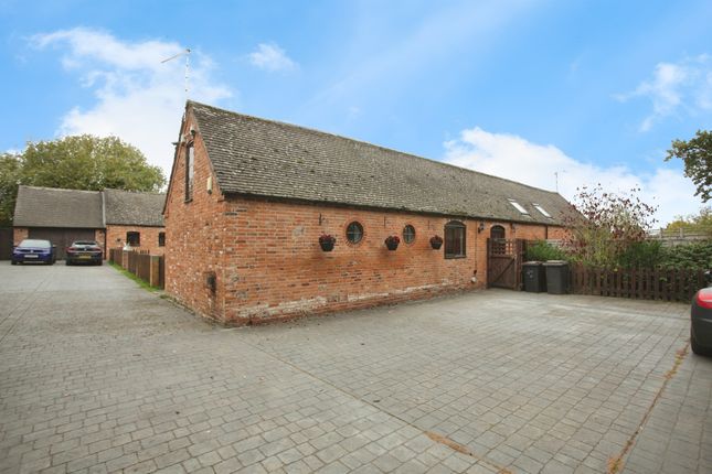 The Coach House, Moat Farm, Hospital Lane, Bedworth photo 3