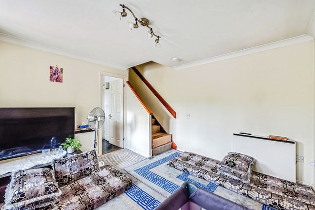 69, Barnum Court, Swindon photo 4