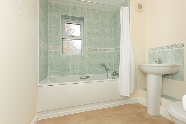 21, Emerald Crescent, Kent photo 4