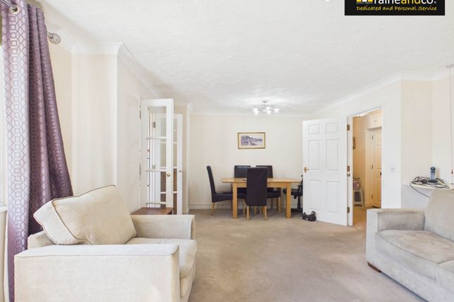 42, Potters Court, Potters Bar photo 4