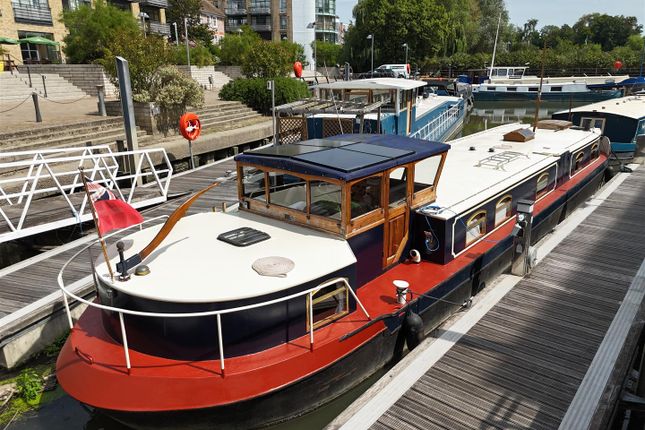 2-bed house on Brentford Marina, Hampton Court Road, London, £135,000