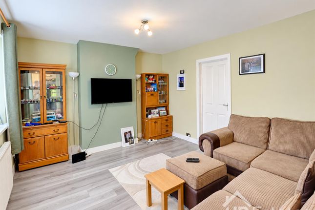 61, Barton Road, Nuneaton photo 3