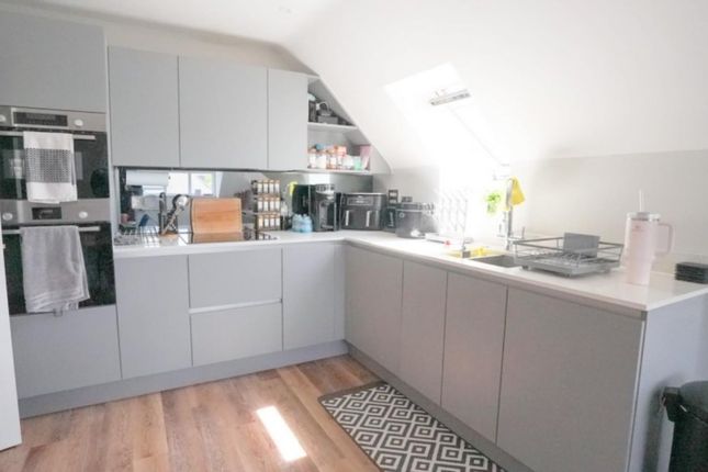 Flat 15, Meadow Court, Evreham Road, Iver photo 3