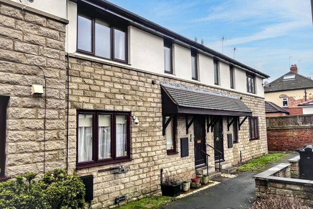 1-bed flat on 10 Forest Grange Close, Harrogate, £82,500