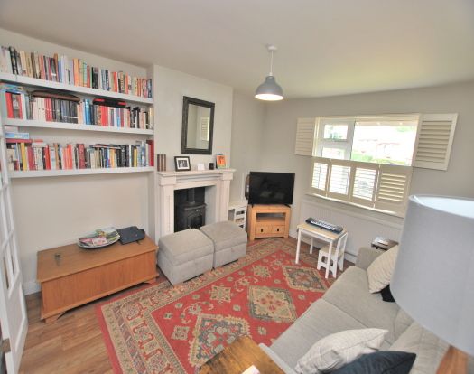 Detached house to rent in Woodlands Avenue, Berkhamsted