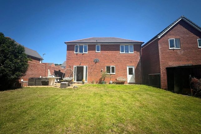 18, Boundary Park, Neston photo 4