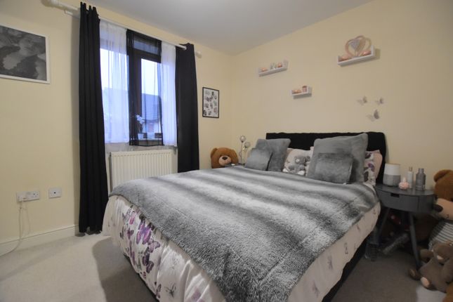 Flat to rent in Laxfield Drive, Broughton, Milton Keynes