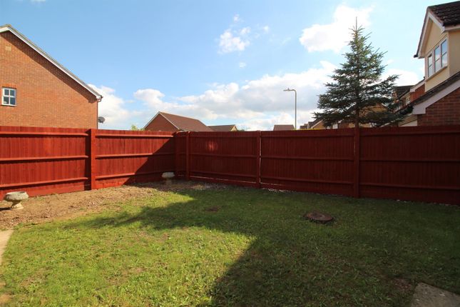 72, Wood Lane, Ashford photo 4