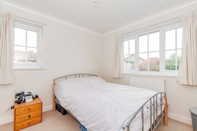Semi-detached house to rent in Canterbury Close, Banbury