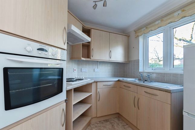 Flat 19, St. Georges Court, 458, Ringwood Road, Ferndown photo 2
