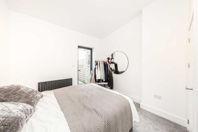 Flat for sale in Merton High Street, Colliers Wood, London