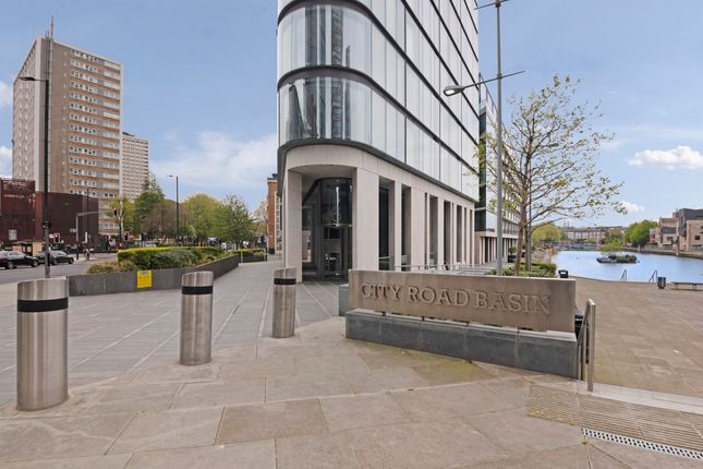 Flat for sale in Chronicle Tower, London