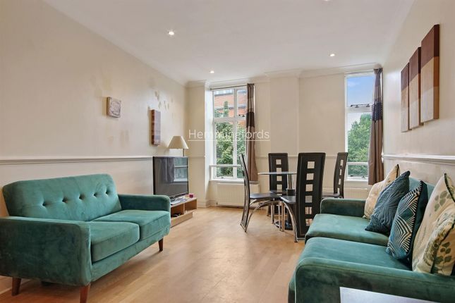 Flat to rent in Goswell Road, Clerkenwell