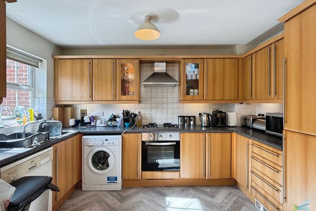 39, Christopher Bushell Way, Ashford photo 3