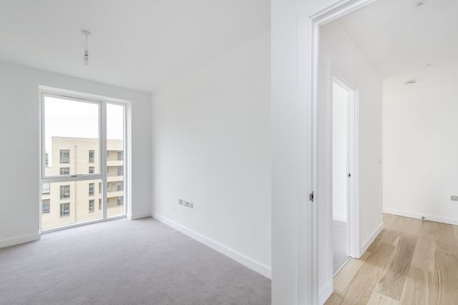 Flat to rent in Monarch Square, London