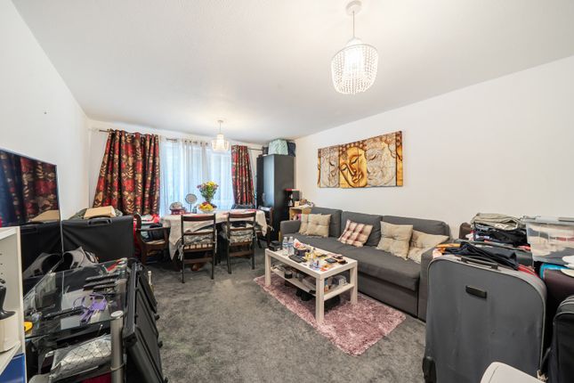 Tedder Close, Uxbridge photo 2