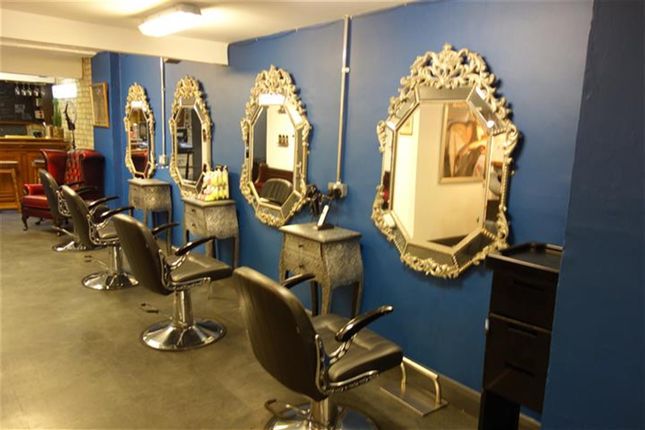 Thumbnail Retail premises for sale in Unisex Hair Salon N19, London
