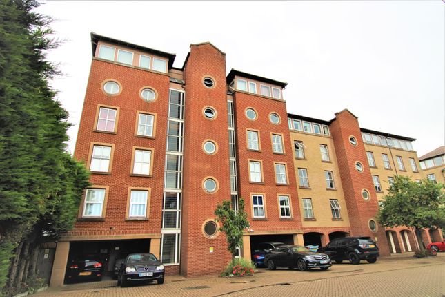 Thumbnail Flat to rent in Andes Close, Ocean Village, Southampton