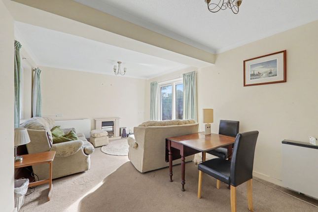 Flat 8, The Cloisters, Worthing photo 2
