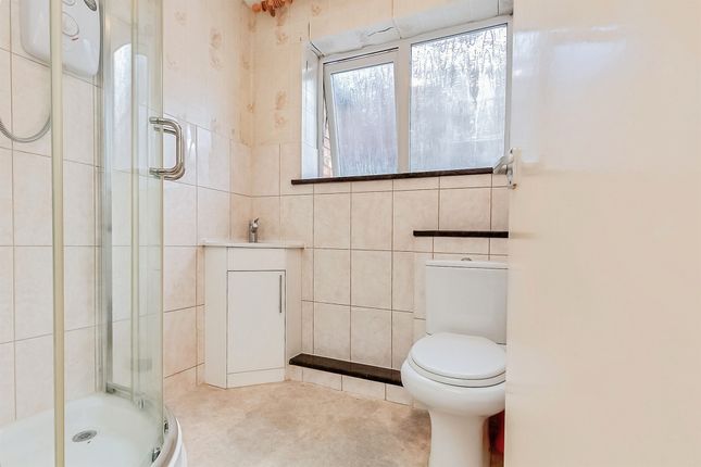 16, Miller Close, Kettering photo 4