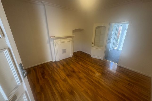 212, Cowick Road, London photo 5