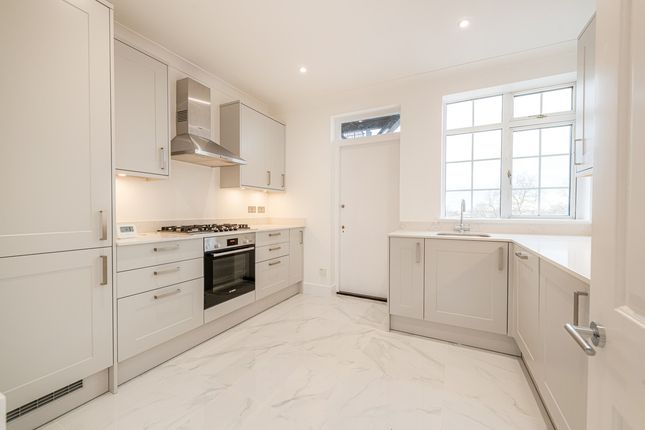 Flat 66, Grosvenor Court Mansions, Edgware Road, London photo 4