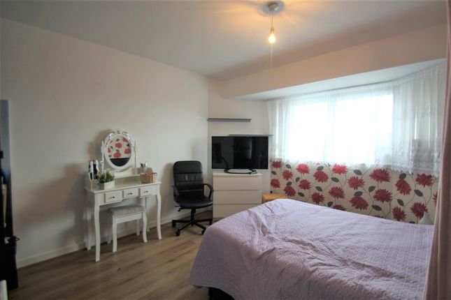 Flat 11, 2, Page Road, Bedfont photo 4