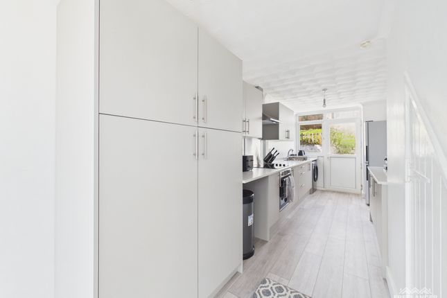 4, Elan Close, Newport photo 3