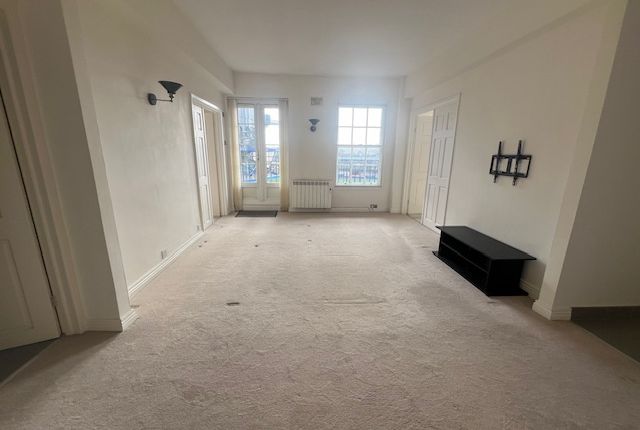 Flat to rent in Westgate Street, Cardiff