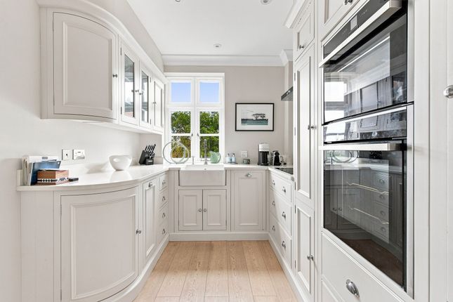 Flat 11, Gillespie House Holloway Drive, Virginia Water photo 3