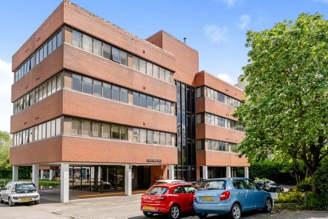 Flat for sale in Aylesbury, Buckinghamshire