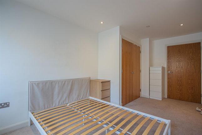 Flat to rent in Barry Lane, Cardiff