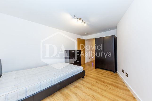 Flat to rent in Criterion Mews, Archway, London