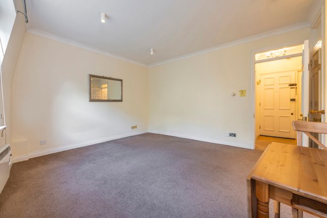 Flat to rent in Charing Cross Road, Chinatown