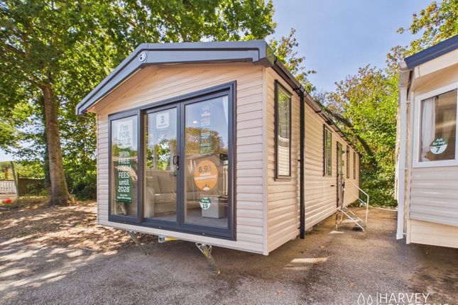 3-bed caravan on Coghurst Hall Holiday Park, Ivyhouse Lane, Hastings, £82,995
