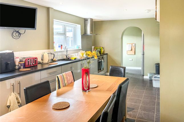 Room 2, 50, Yew Tree Drive, Guildford photo 2