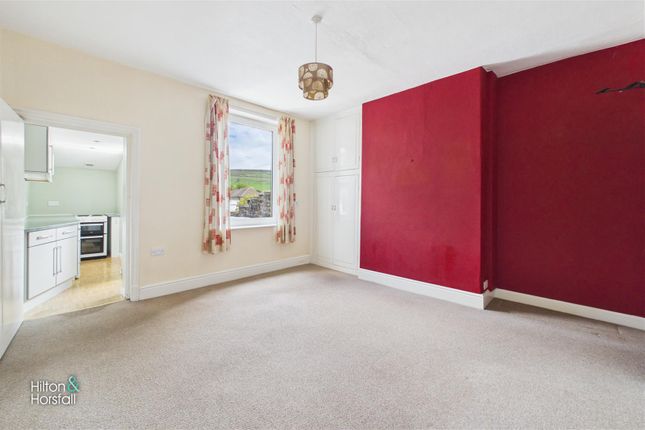 31, Longroyd Road, Barnoldswick photo 4