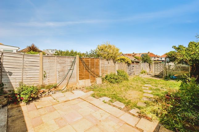 13, Wembley Avenue, Lancing photo 4