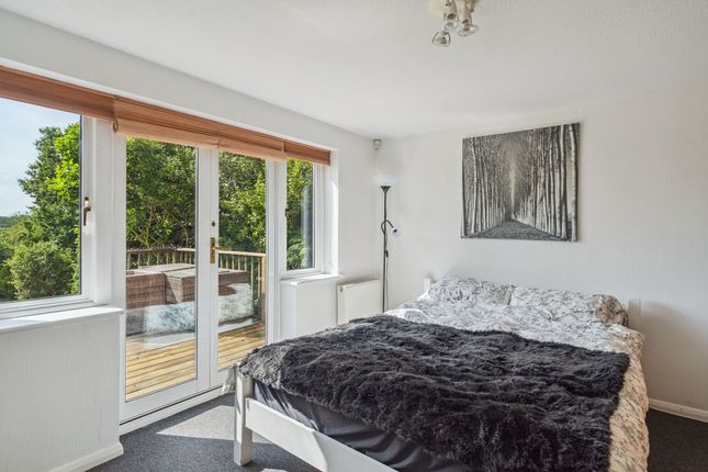 115 Holtspur Top Lane, Beaconsfield photo 3