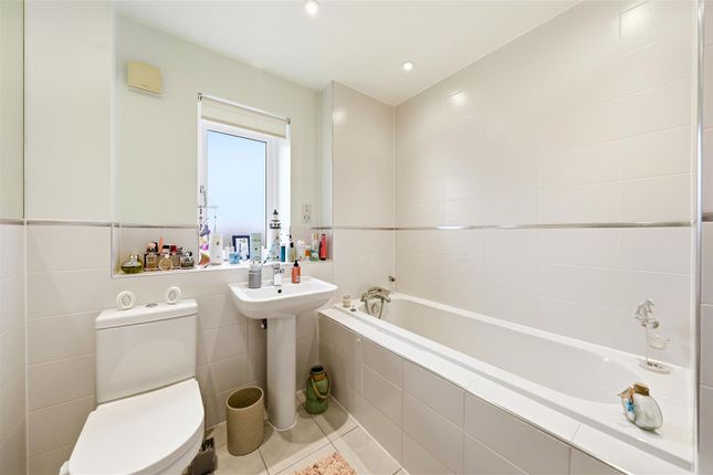 3, Chapel Drive, Dartford photo 4