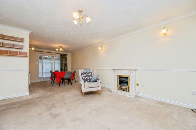 9, Twarnley Rise, WORCESTER photo 2