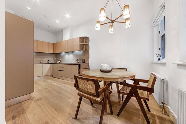 Flat 26 York House, 1, Eastcastle Street, London photo 2