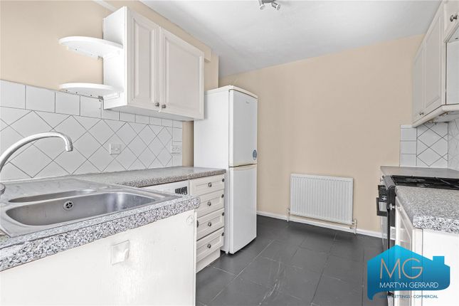 11, Amberley House,, Warwick Road, Barnet photo 3