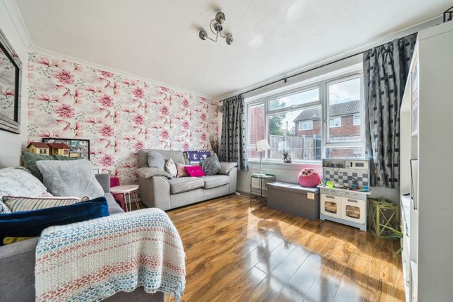 55, Grovebury Road, London photo 2
